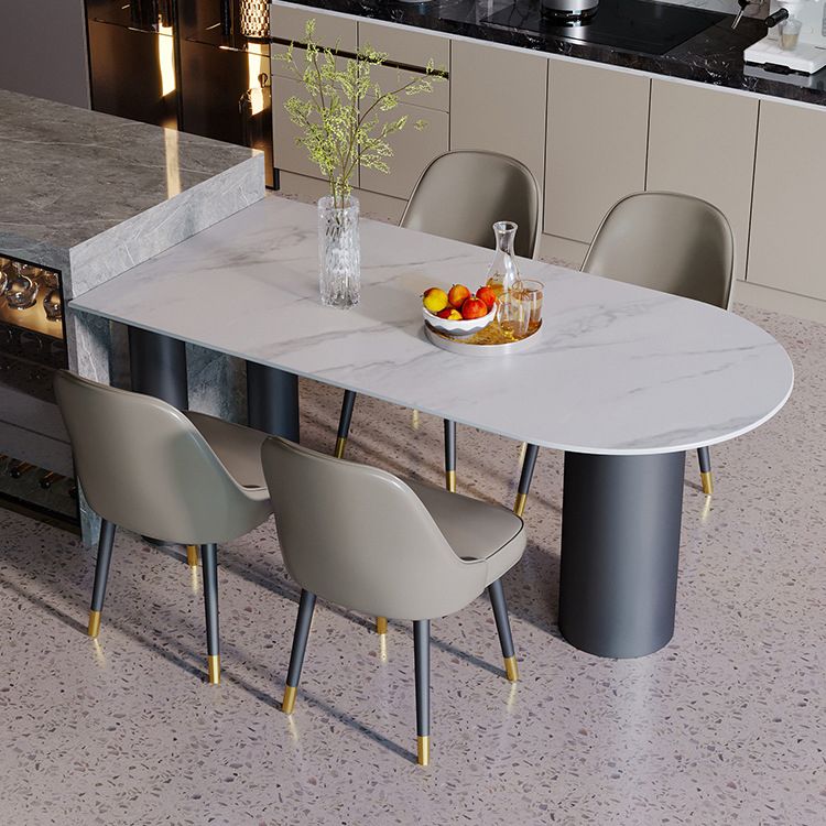 Tavolo da pranzo moderno con piano in pietra e base in acciaio nero