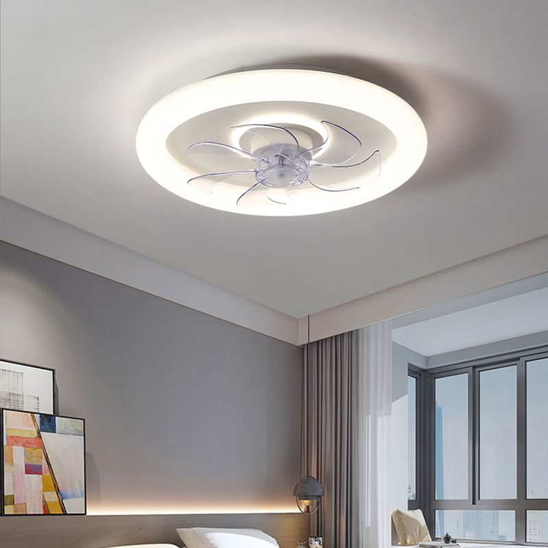 Ventilador de techo de dormitorio LED de metal ligero simple cerca de la iluminación del techo
