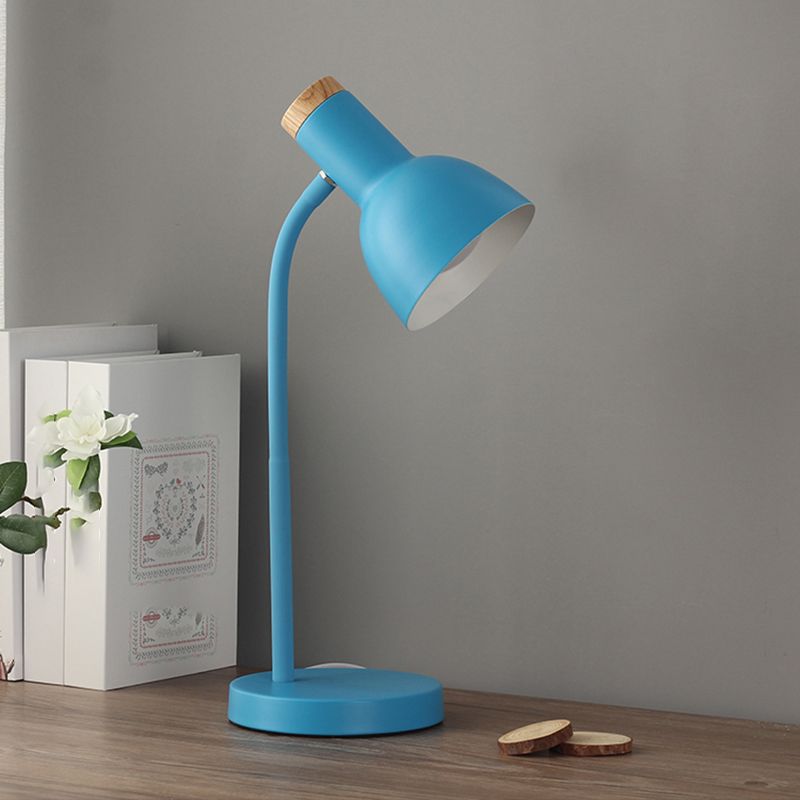 Lampada da tavolo a forma di campana in stile moderno Lampada da comodino in metallo a 1 luce