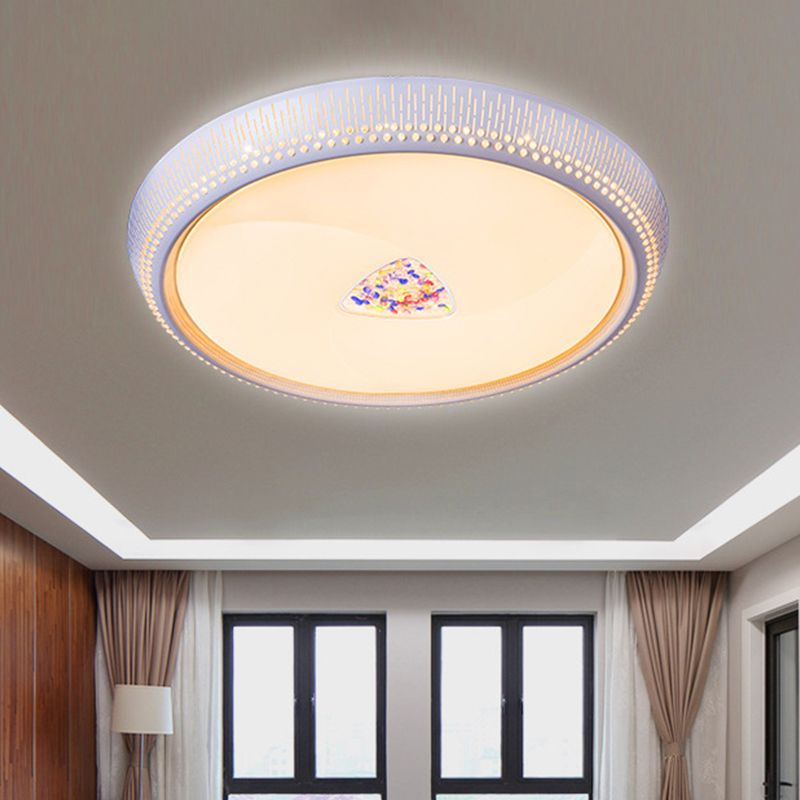 Lámpara empotrada de tambor blanco, lámpara LED modernista de metal cerca del techo para dormitorio, 23 "/ 31" de ancho