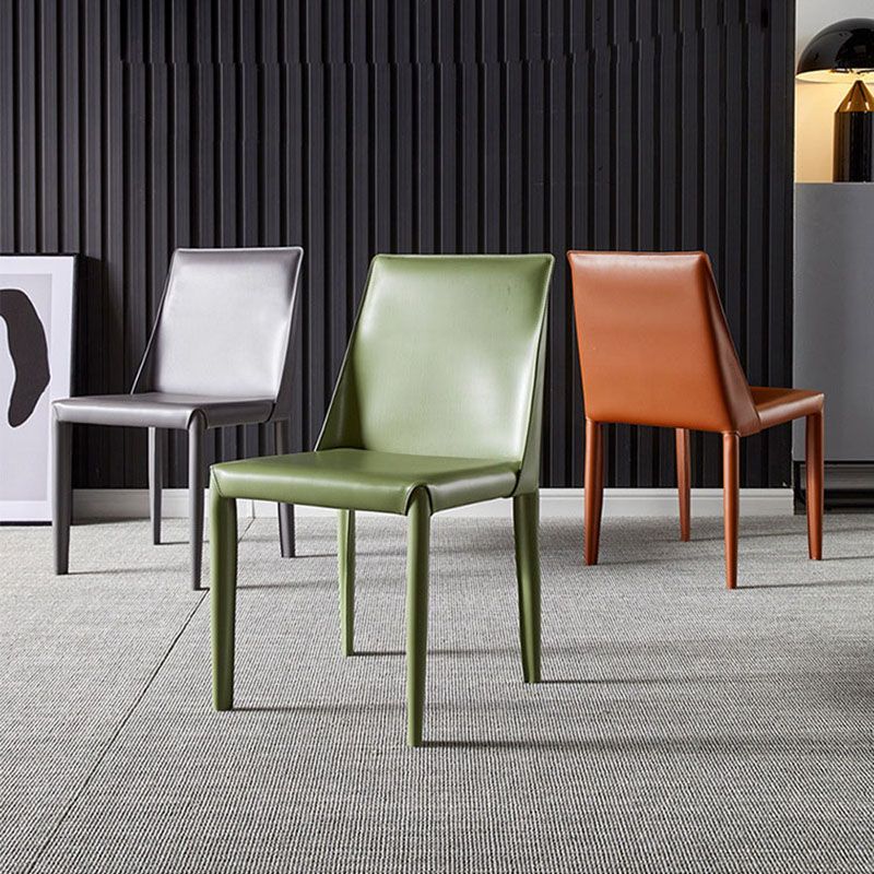 Silla auxiliar para el hogar de cuero estilo silla de montar Parsons Silla de comedor con acabado mate