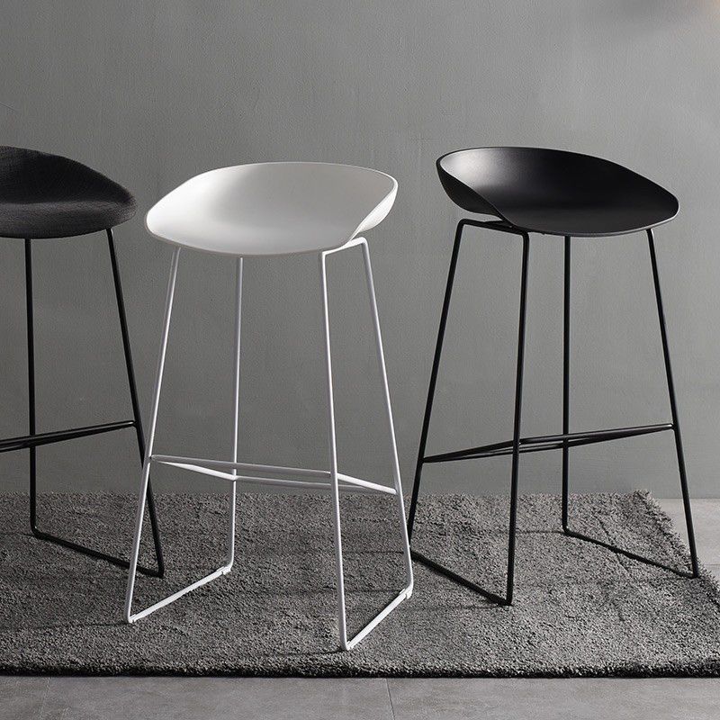 Moderne Style-Hop-Höhlen-Eisenschlittenbeine PP Eimer Sitz für Küchenbars