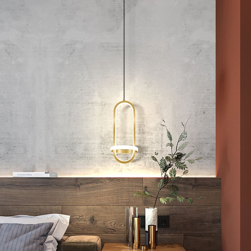 Aluminium LED Hanging Light dans un style concis moderne en fer forgé, une lumière suspendue géométrique avec une teinte en silicone