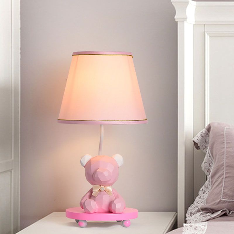Barrel Shade Bedside Table Lampe Fabric 1 Éclairage de table de chevet d'ours de dessin de bulbe en bleu / rose