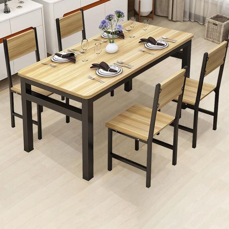 Table de style moderne avec table de hauteur standard de forme rectangulaire et base de 4 jambes