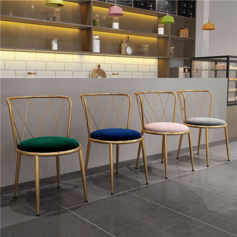 Silla de comedor de terciopelo Glam, sillas de comedor de metal sin brazos para uso doméstico