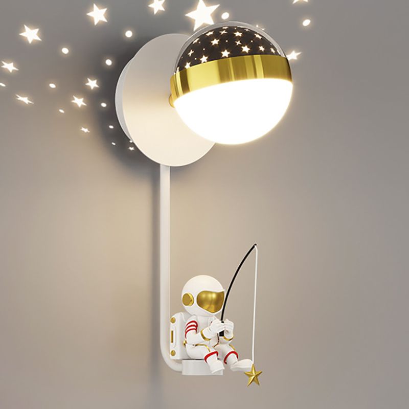 Modern Astronaut Wall Light Fixture Creative LED Wall Light Sconce for Bedroom
