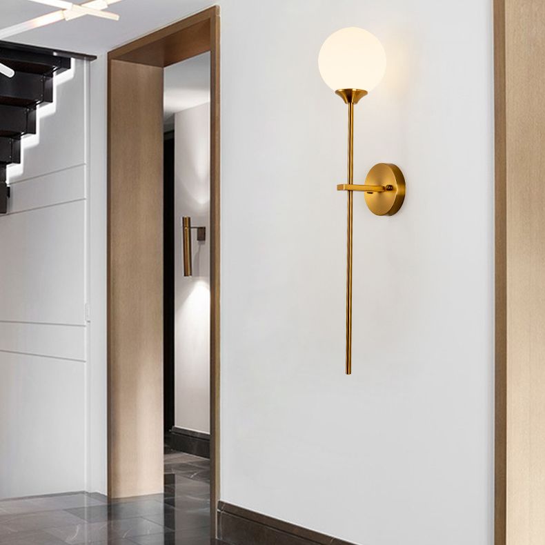 1-Light Wall Light in Modern Luxury Style Wrought Iron Wall Sconce with Globe Glass Shade