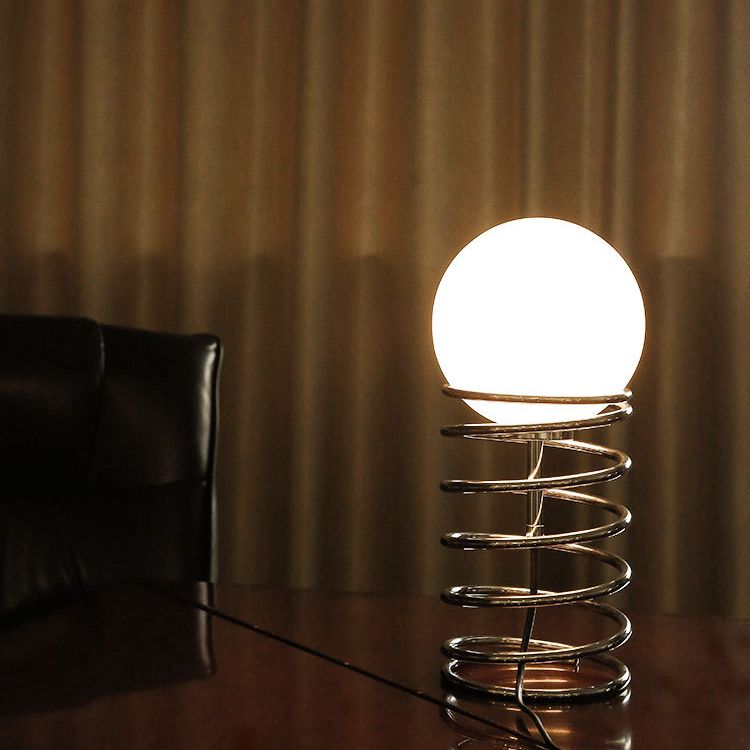 Lampada da tavolo a molla cromata Lampada da comodino minimalista in vetro bianco a 1 lampadina per camera da letto
