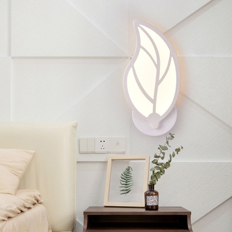 1-Light Geometric Wall Mount Light Modern Style Metal Wall Mount Lighting in White