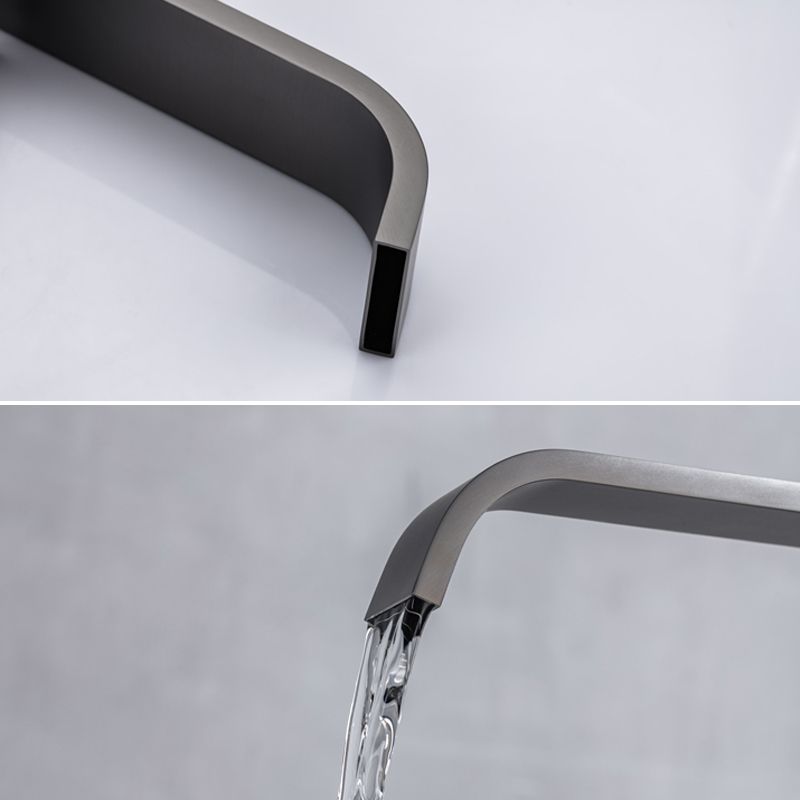 Floor Mounted Metal Freestanding Tub Filler Swivel Freestanding Faucet