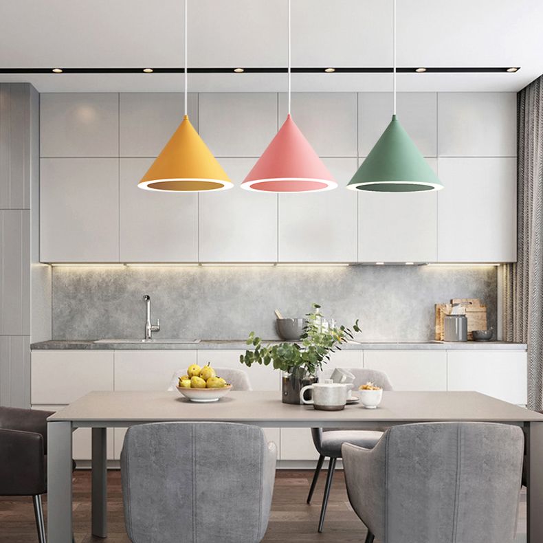 Pendard à LED en forme de cône métallique