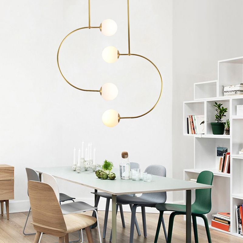 Luz de colgante colgante en forma de metal C con tono de pelota de vidrio de leche Modern 2 luces suspendidas Lámpara en oro