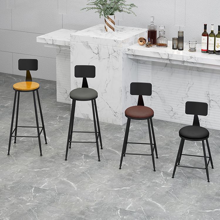 Industrial Coffee Shop Footrest Stool Matte Finish Iron Bar Stool