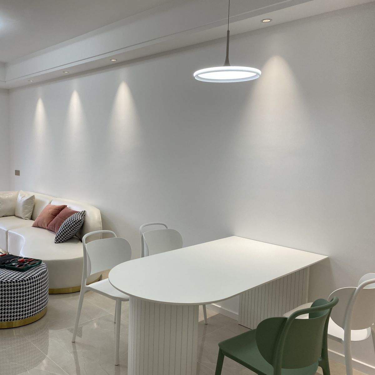 Mesa de comedor contemporánea de madera maciza mesa blanca de madera blanca con alto contenido de brillo para comedor