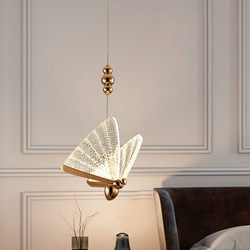 Lampe suspendue à LED en or acrylique dans le style en alliage zinc moderne de style artistique