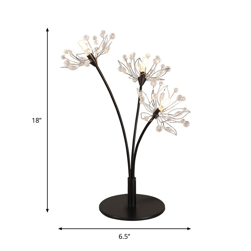 Zeitgenössische 3 Köpfe Schreibtischlampe mit handgeschnittenem Kristallschatten schwarzer Blüte Nachttisch Licht