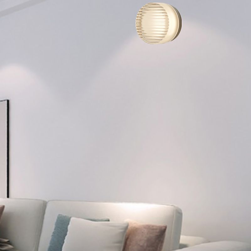 Single Modernism Wall Mounted Sconce Polished Acrylic LED Wall Light for Bedroom