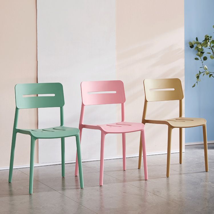 Chaises de salle à manger en plastique de style moderne, chaise latérale empilable à dossier ouvert pour la cuisine