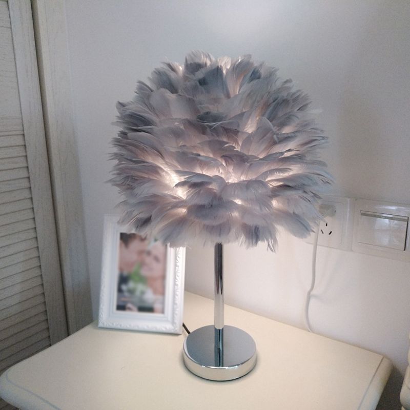Moderna lampada da tavolo plug-in Artichoke Feather 1 luce Lampada da comodino per ragazze in rosa/grigio/bianco