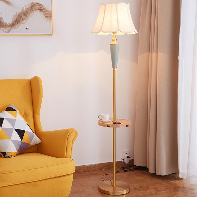 1��Head Stand Up Lamp Classic Tapered Shade Fabric Floor Lighting in Gold for Living Room