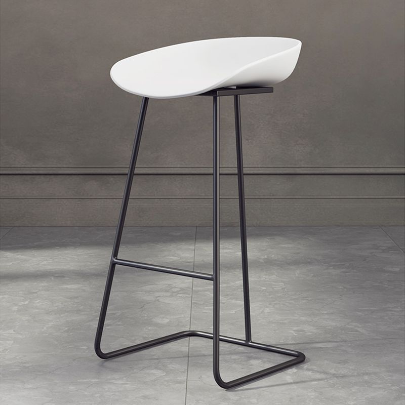 Glam Coffee Shop Footrest Stool Matte Finish Plastic Barstool