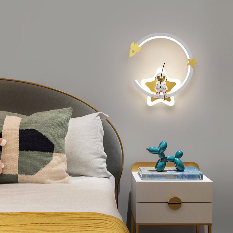 Modern Style LED Wall Light Fixture Creative Astronaut Wall Light Sconce for Bedroom