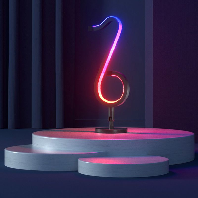Lampada da tavolo a forma di nota musicale in metallo. Luce notturna a LED nera minimalista alla moda per camera da letto