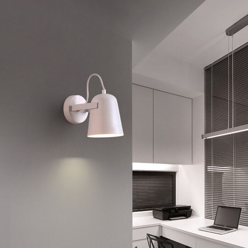 Luz de montaje de pared rotatable nórdica de 1 luces de 1 luces de montura rotatoria de la pared con sombra de hierro para sala de estar