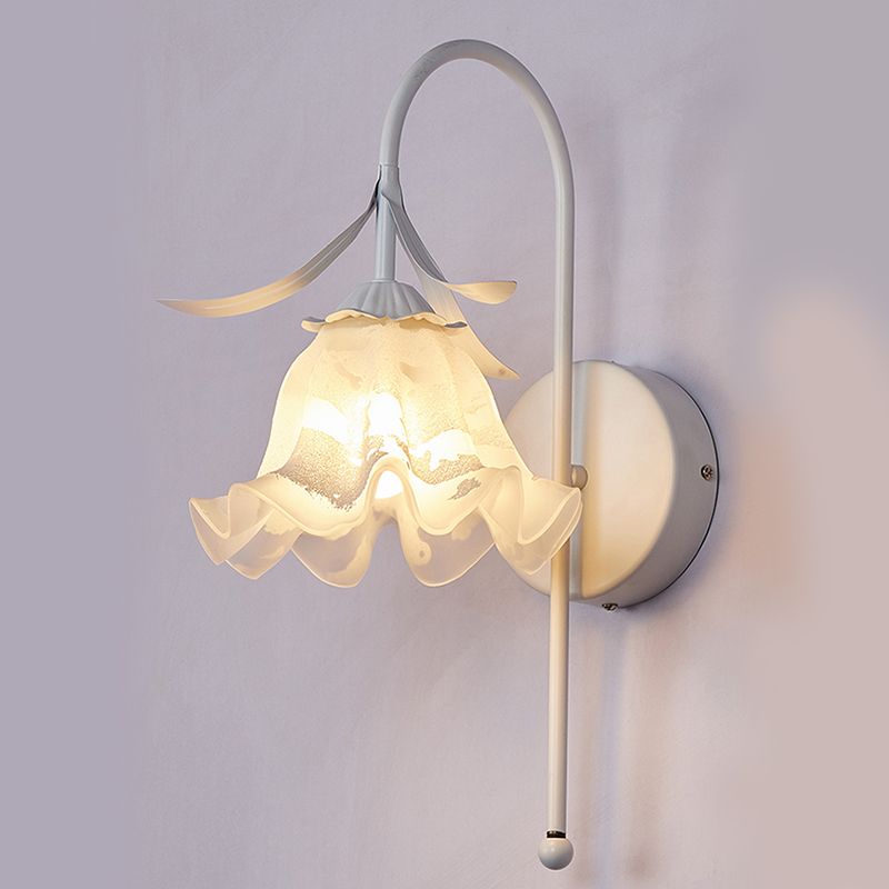 Modern Simple Wall Light Frosting Iron Flower Shape Wall Lamp for Bedroom
