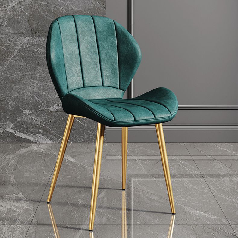 Silla lateral casera tapizada escandinava Wingback Silla de comedor con acabado mate
