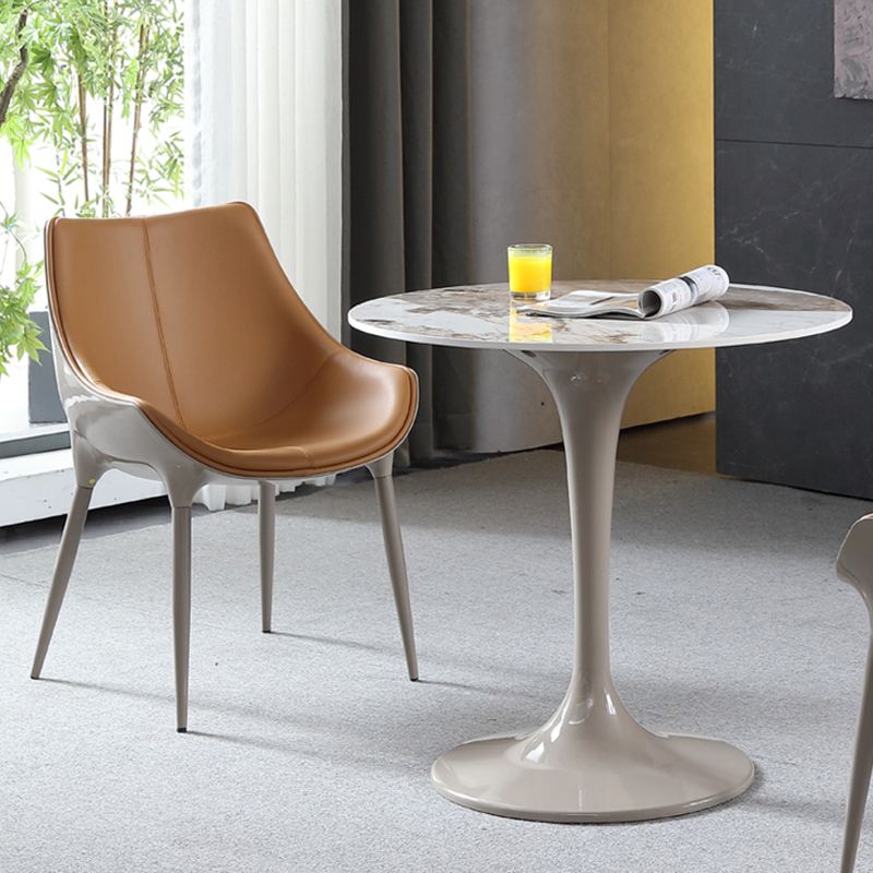 Ronde eigentijdse eettafel in bruintinten Vaste tafel van gesinterde steen