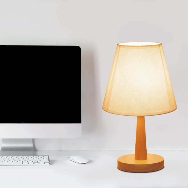 1 Glühbirnenschlafzimmer Nachtlicht modernistischer beige Nachttischlampe mit Fassstoffschatten
