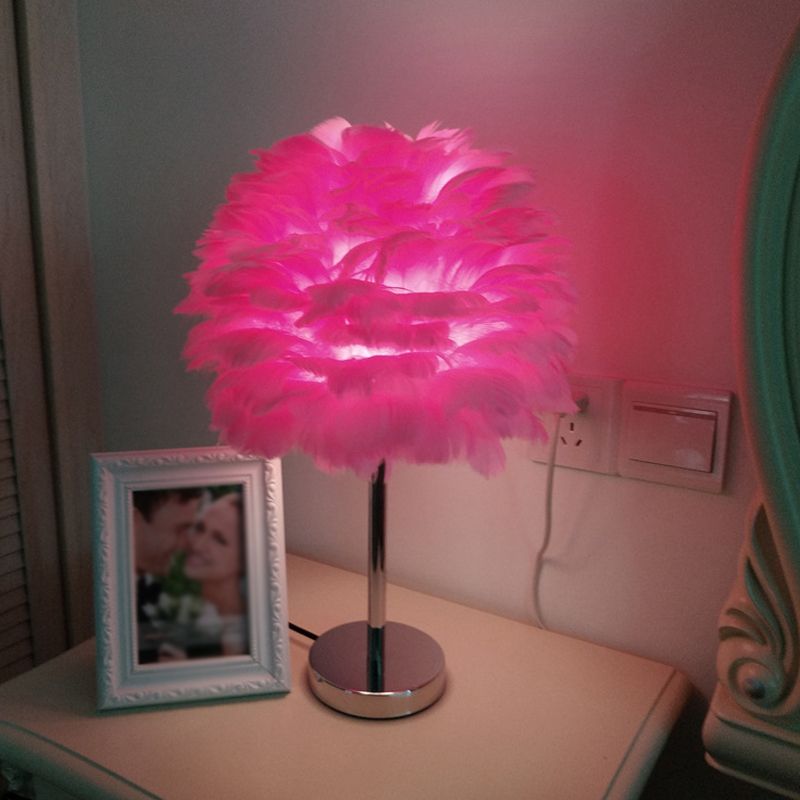 Moderna lampada da tavolo plug-in Artichoke Feather 1 luce Lampada da comodino per ragazze in rosa/grigio/bianco