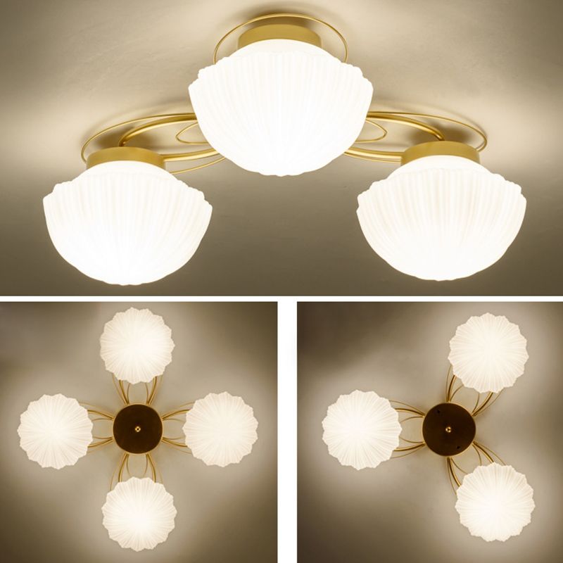 American Traditional Style Plafond Light Mount-Mount avec des coquillages en verre givré blanc Shade en or