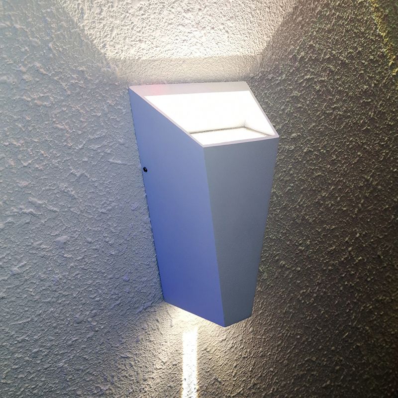 Geometric-shaped Metal Wall Mount Lamp Modern Simplicity 2-Lights Outdoor Waterproof Wall Sconce for Garden Balcony