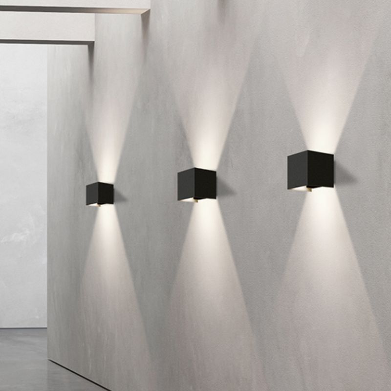 Quadratische Metallwandlampen 1-Licht-LED Moderne Außenwandhalterlampe für Garten