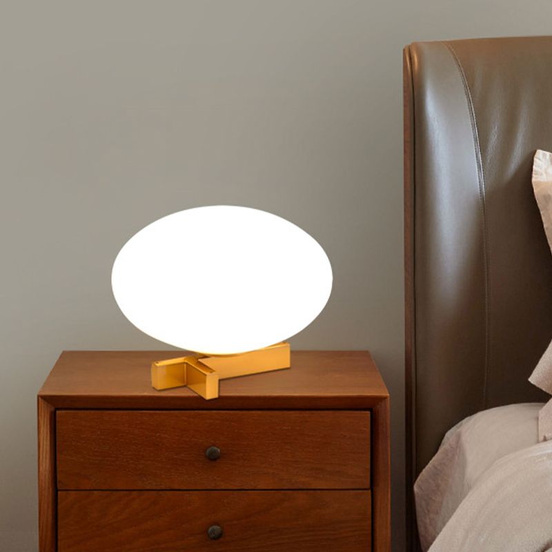 Lampada da notte postmoderna a forma di uovo in vetro color crema Lampada da comodino con finitura oro a 1 luce per comodino
