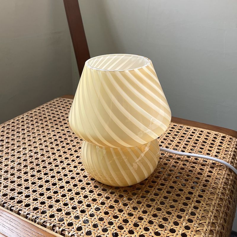 Moderne Kegel Nachtischlampe eine leichte Nachttischlampe
