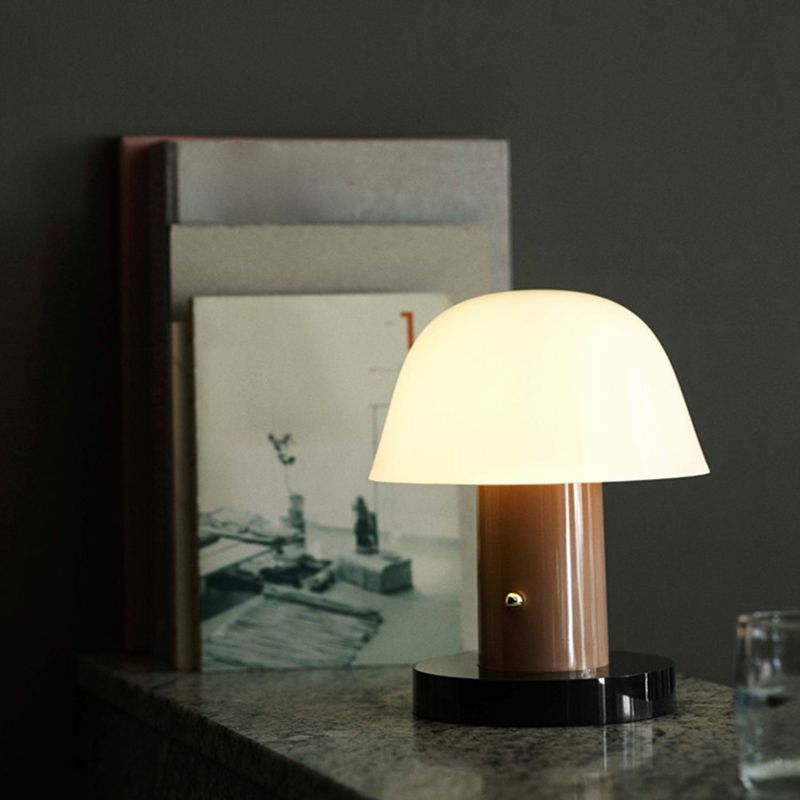 Lampada da tavolo moderna in stile minimalista a cupola Lampada da tavolo in vetro a 1 luce per camera da letto