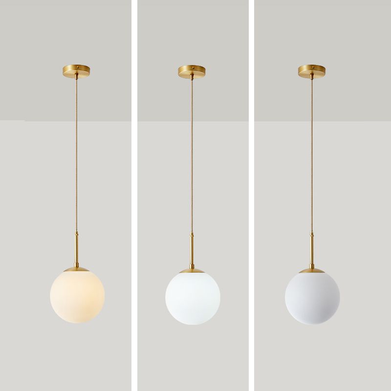 Salle de restauration sphérique lampe suspendue en verre blanc 1 bulbe de style simple léger en laiton