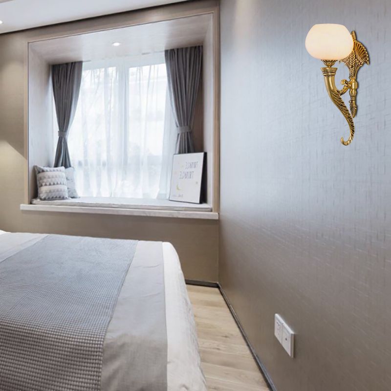 Luz de pared de tazón de vidrio de ópalos Estilo tradicional 1 Luz de la sala de estar iluminación de pared en oro