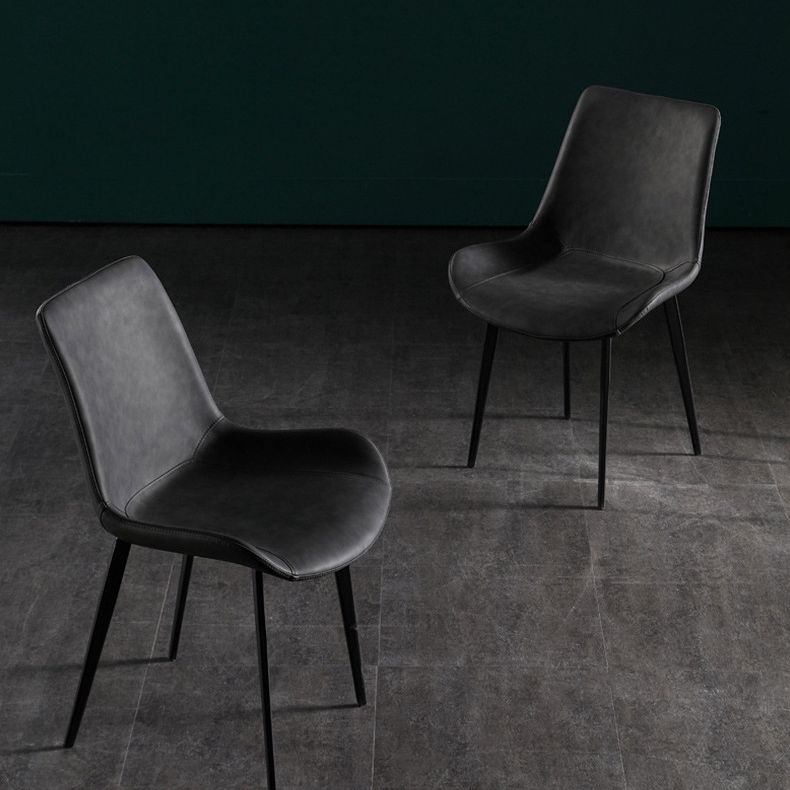 Silla auxiliar Brasserie de cuero moderna, silla de comedor con respaldo macizo y patas negras