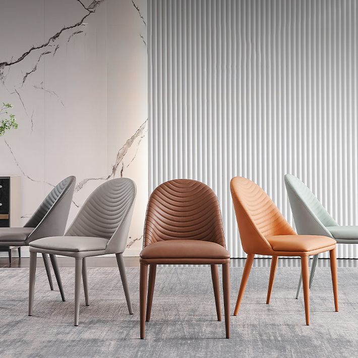 Sillas de comedor de cuero de estilo moderno tapizadas con respaldo sólido (juego de 2)