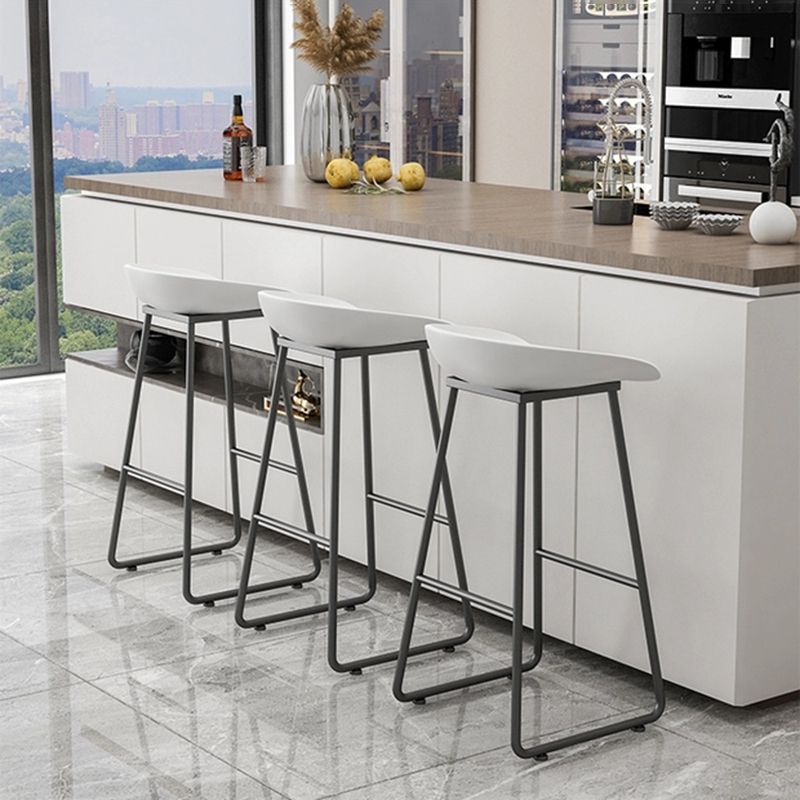 Industrial Indoor Barstool Iron Simple Tall Stool with Plastic Seat