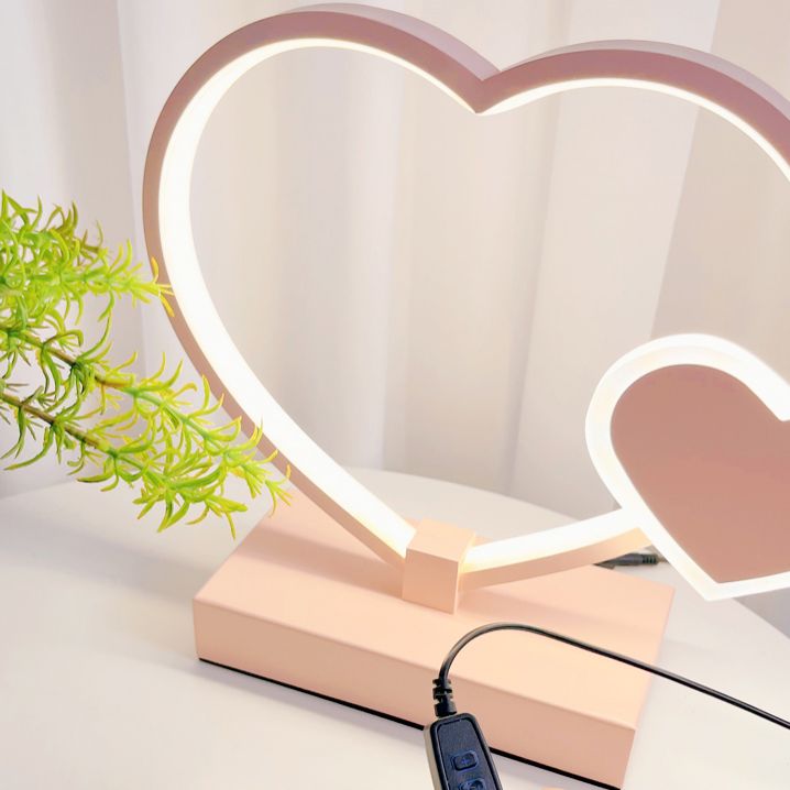 Romantic Heart Shaped Table Lamp Modern Metal Bedroom LED Night Light