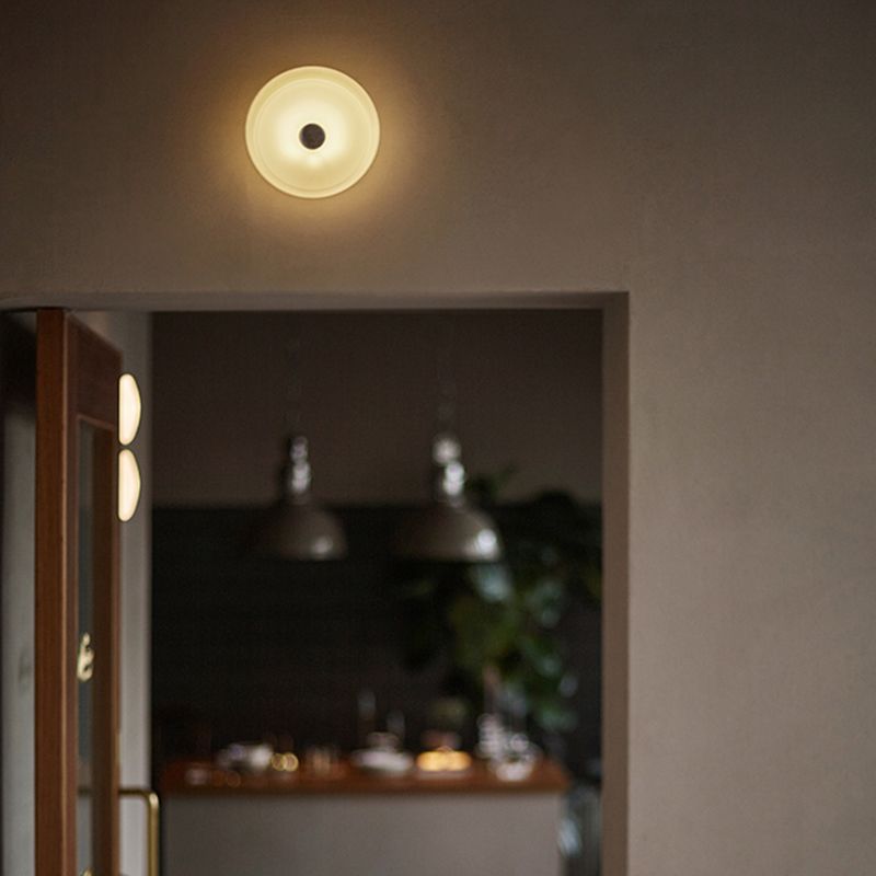 Estilo moderno Circle de pared apliques 1 luz de montaje de pared de vidrio blanco claro para corredor