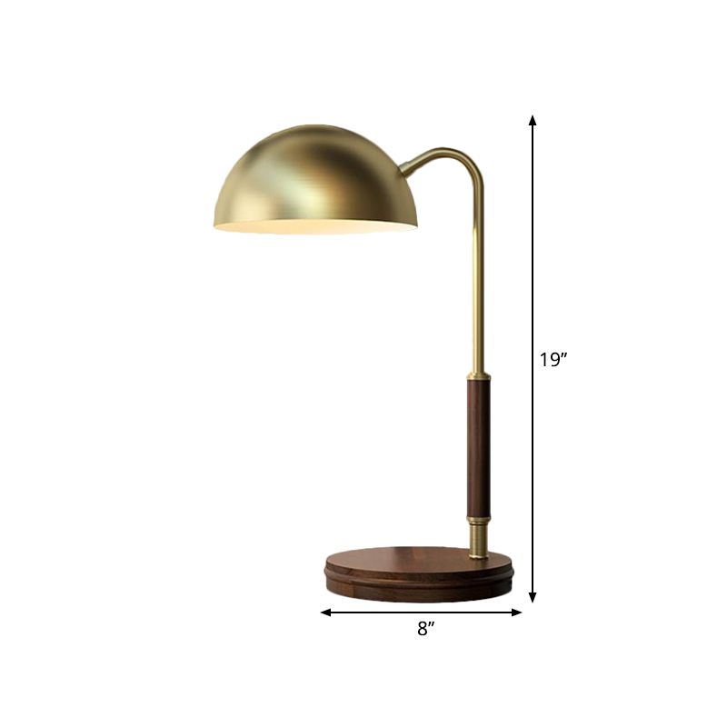 Luz de mesa de tono de cúpula de metal simple 1 cabeza 1 cabeza lámpara de noche marrón con brazo curvilíneo para sala de estar