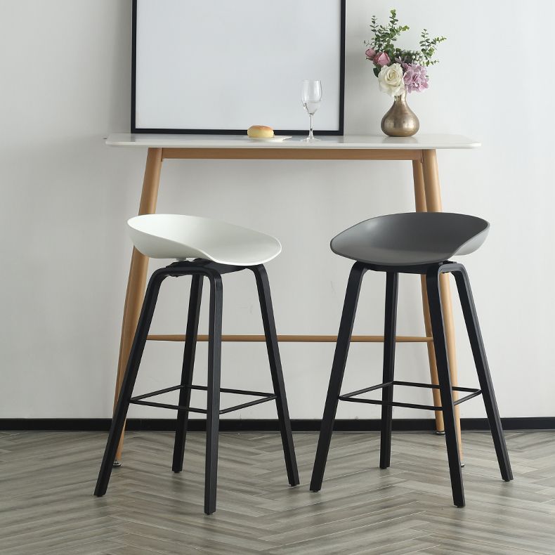 Taburetes contadores simples contemporáneos taburete de bar de madera interior con patas de 30 pulgadas con asiento de plástico