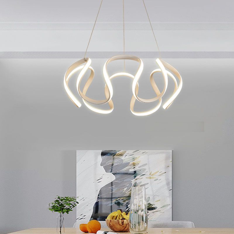 Luz colgante de LED de metal en moderna luz de techo lineal de estilo conciso con sombra de gel de sílice